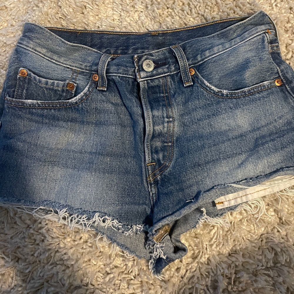 levi 501 cutoff shorts size 6